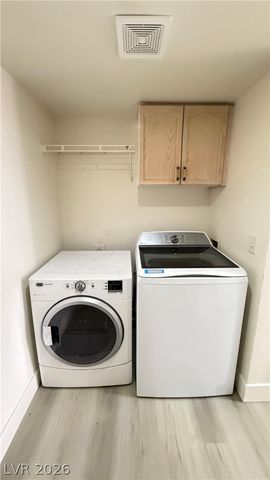 8413 Blazing Sun Avenue, Las Vegas, NV 89129