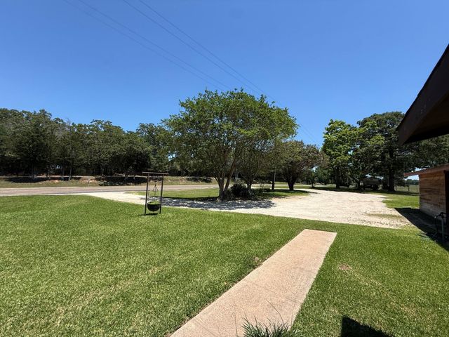 10308 Farm Market 831, Buffalo, TX 75831