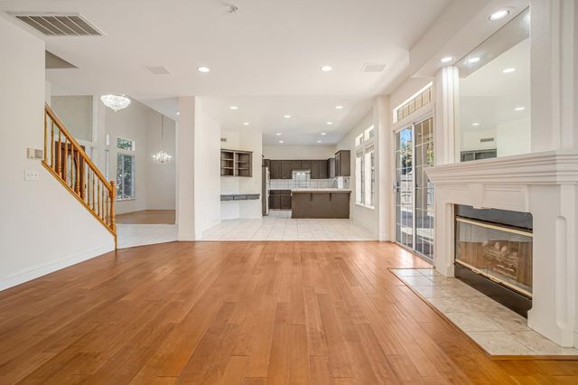 2463 Twain Avenue, Clovis, CA 93611