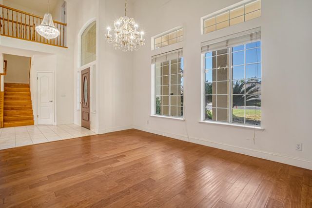 2463 Twain Avenue, Clovis, CA 93611