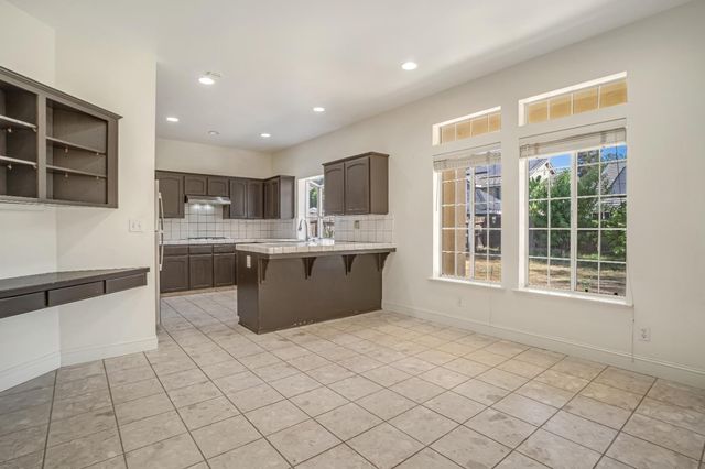 2463 Twain Avenue, Clovis, CA 93611