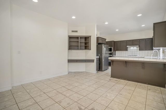 2463 Twain Avenue, Clovis, CA 93611