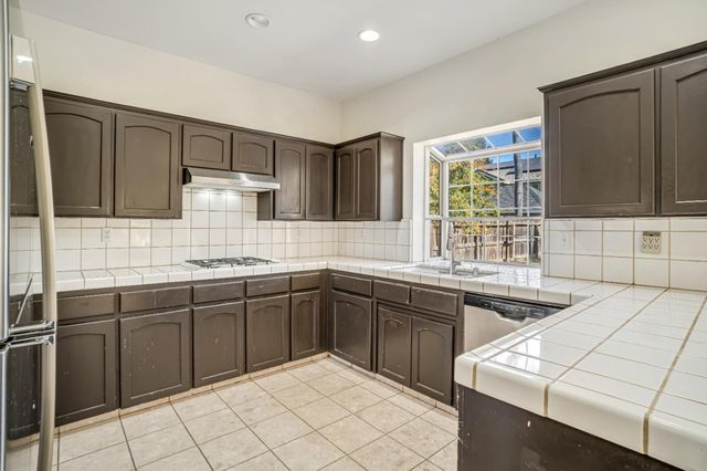 2463 Twain Avenue, Clovis, CA 93611