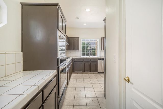 2463 Twain Avenue, Clovis, CA 93611