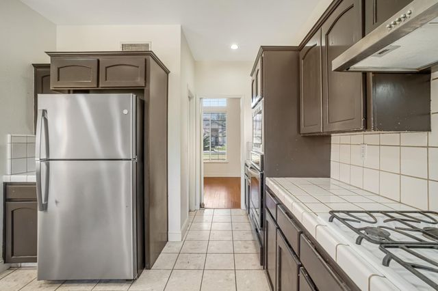 2463 Twain Avenue, Clovis, CA 93611
