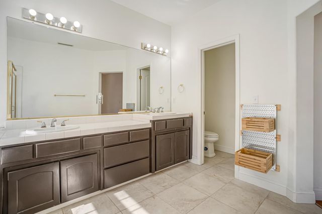 2463 Twain Avenue, Clovis, CA 93611