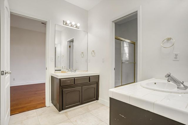 2463 Twain Avenue, Clovis, CA 93611