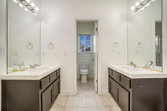 2463 Twain Avenue, Clovis, CA 93611