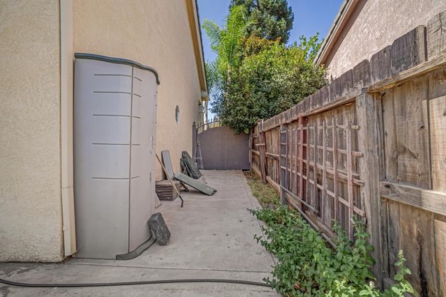 2463 Twain Avenue, Clovis, CA 93611