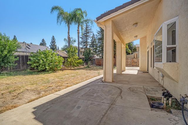 2463 Twain Avenue, Clovis, CA 93611