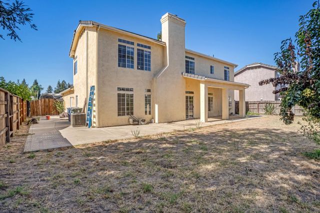 2463 Twain Avenue, Clovis, CA 93611