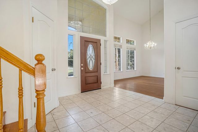 2463 Twain Avenue, Clovis, CA 93611