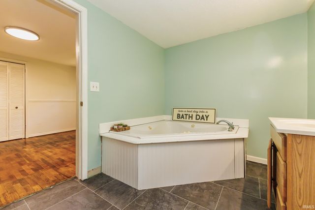 4660 E County Road 550 S, Muncie, IN 47302