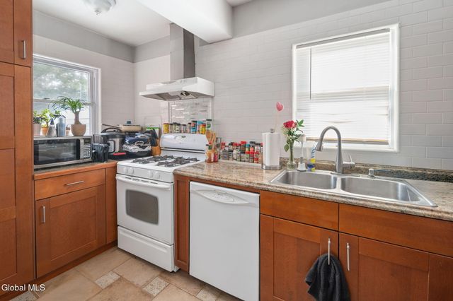 1905 Hamburg Street, Rotterdam, NY 12304