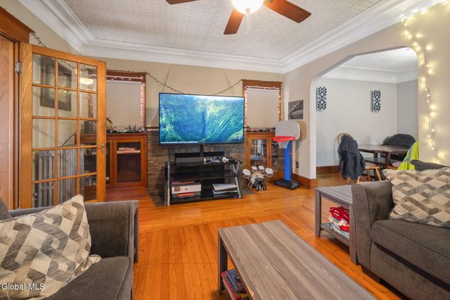 1905 Hamburg Street, Rotterdam, NY 12304