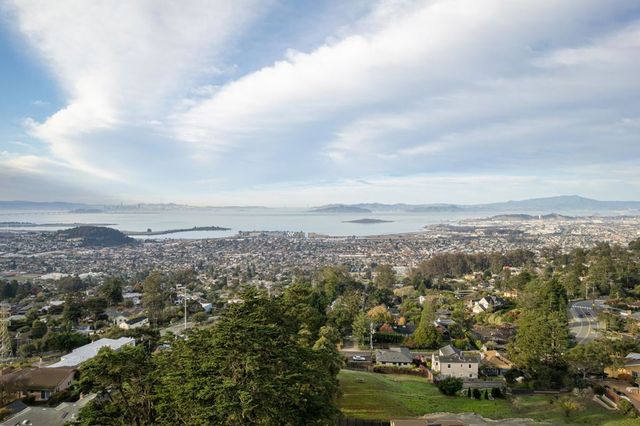 911 Clark Pl, El Cerrito, CA 94530