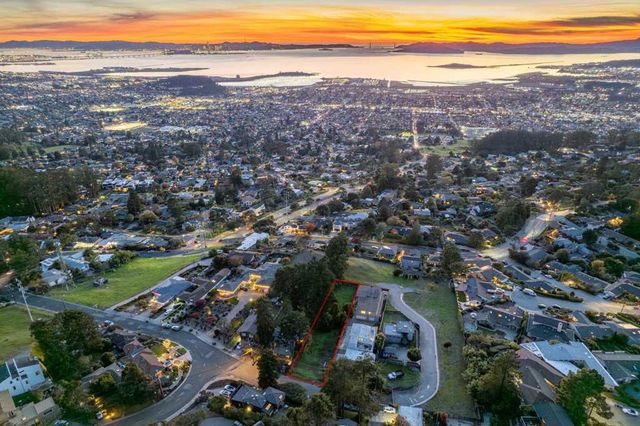 911 Clark Pl, El Cerrito, CA 94530