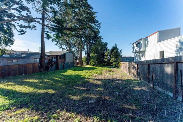 911 Clark Pl, El Cerrito, CA 94530