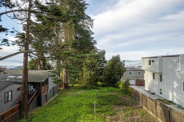 911 Clark Pl, El Cerrito, CA 94530