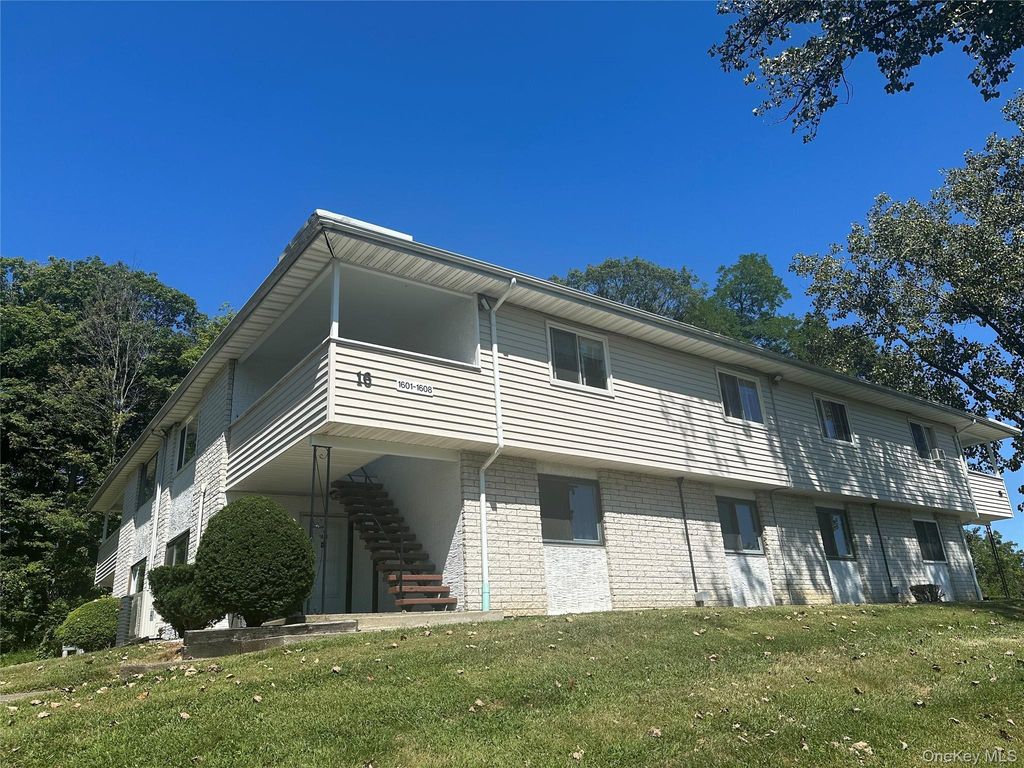 1605 Baldwin Lane 16E, Middlehope, NY 12550