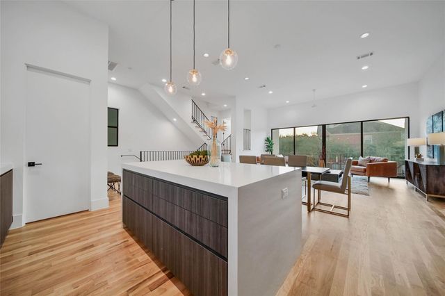 807 Memorial Heights Drive, Houston, TX 77007