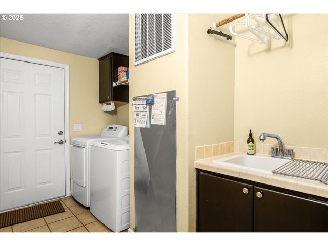 3220 CRESCENT Ave 80, Eugene, OR 97408