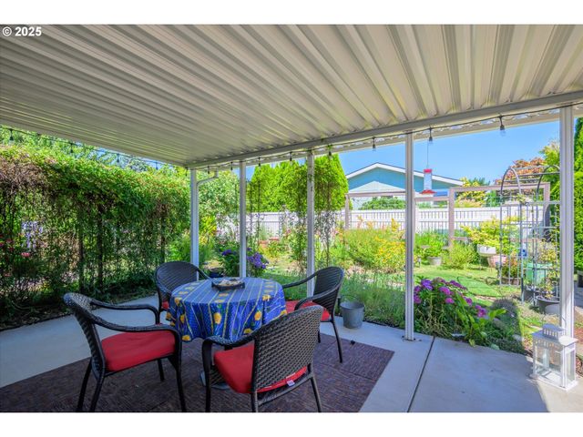 3220 CRESCENT Ave 80, Eugene, OR 97408