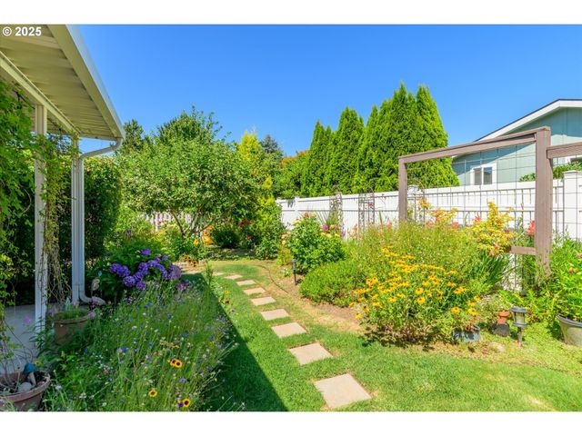3220 CRESCENT Ave 80, Eugene, OR 97408