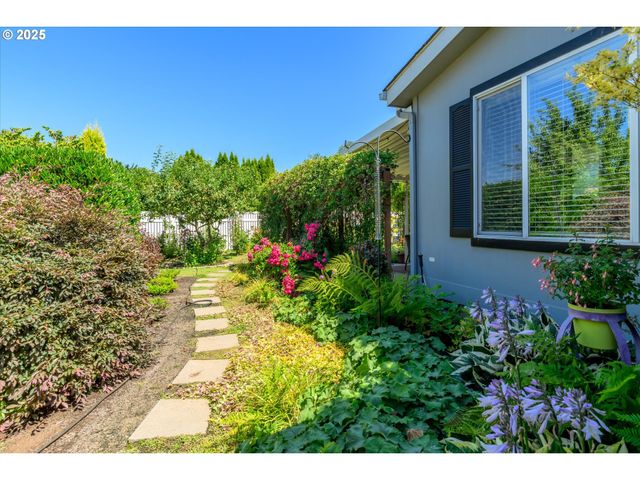3220 CRESCENT Ave 80, Eugene, OR 97408