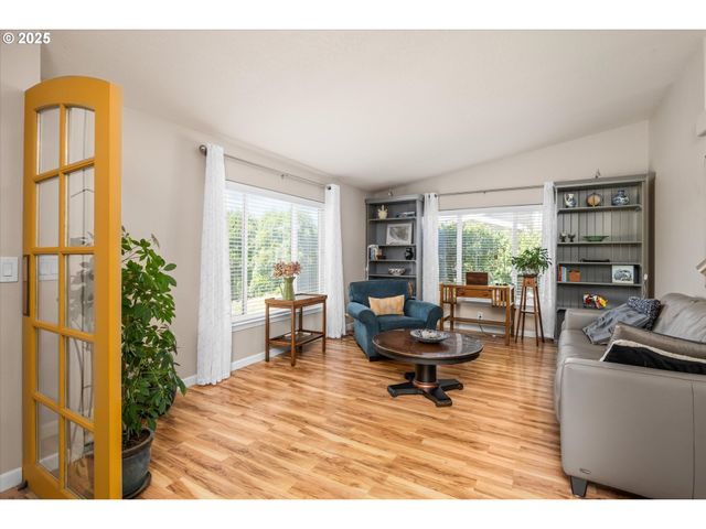 3220 CRESCENT Ave 80, Eugene, OR 97408