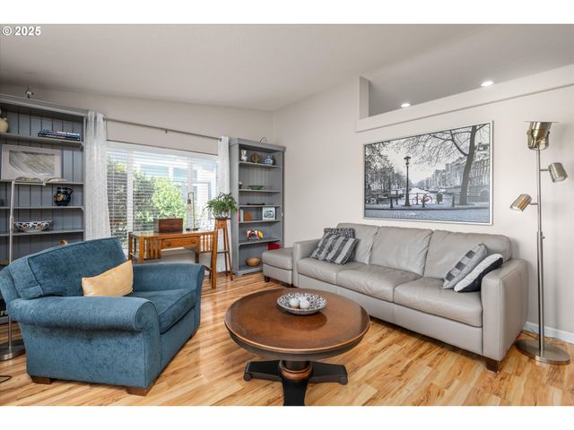 3220 CRESCENT Ave 80, Eugene, OR 97408