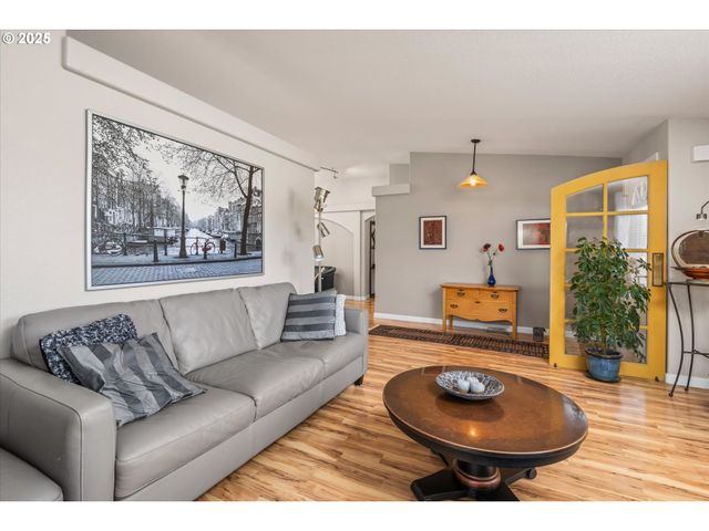 3220 CRESCENT Ave 80, Eugene, OR 97408