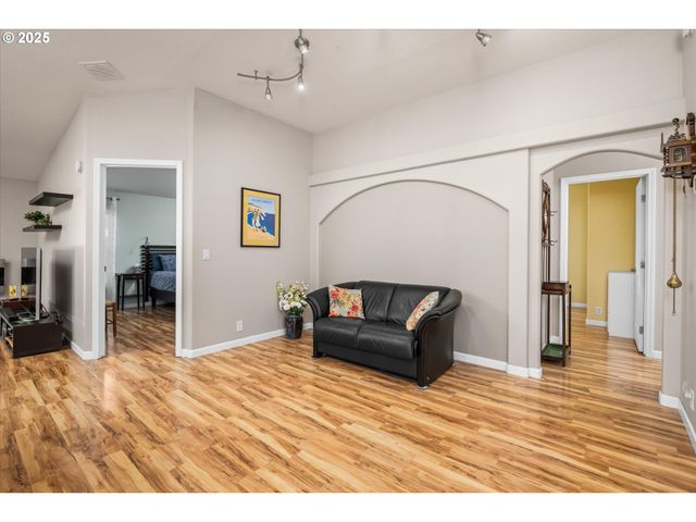 3220 CRESCENT Ave 80, Eugene, OR 97408