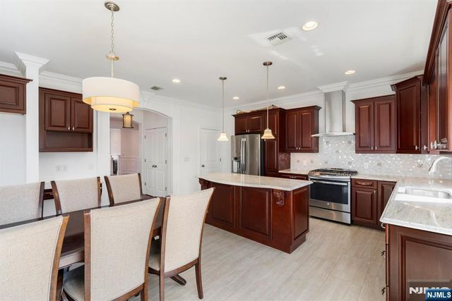 80B Liberty Place, Palisades Park, NJ 07650