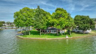 188 Hawthorne Drive, Columbia Twp, MI 49230