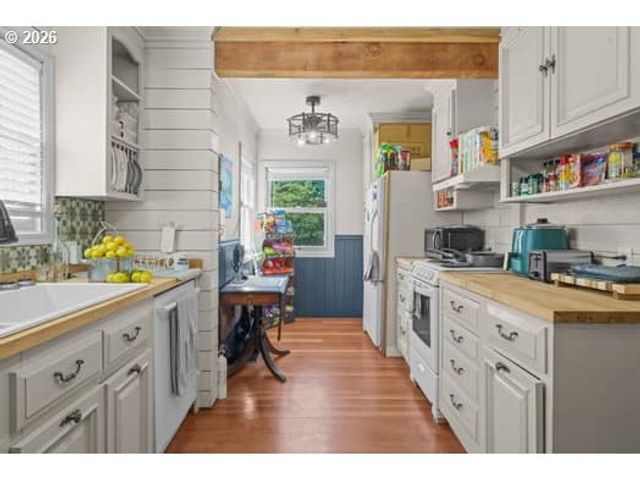 1068 9TH St, Washougal, WA 98671