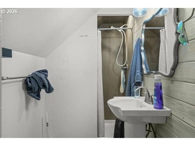 1068 9TH St, Washougal, WA 98671