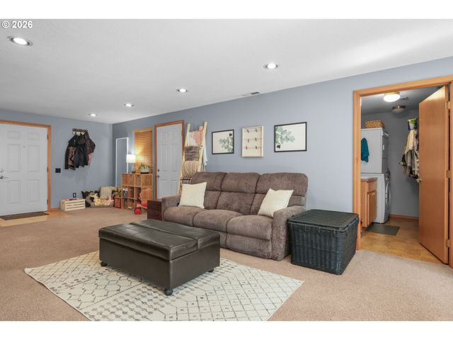 1068 9TH St, Washougal, WA 98671