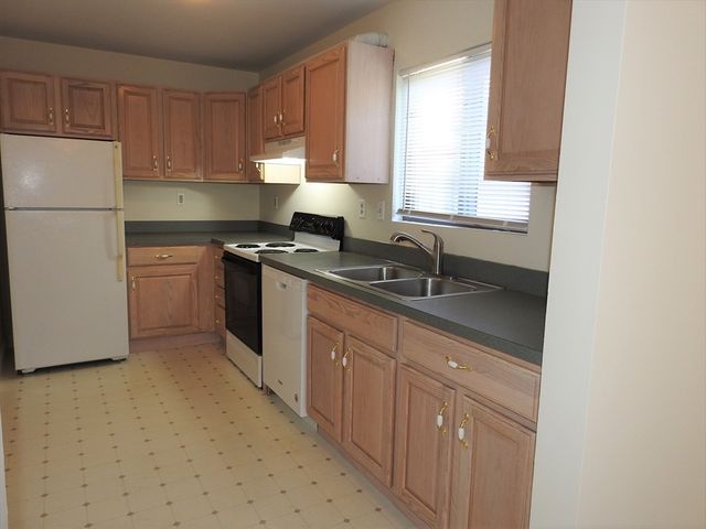 800 Bearses Way 4NF, Barnstable, MA 02601