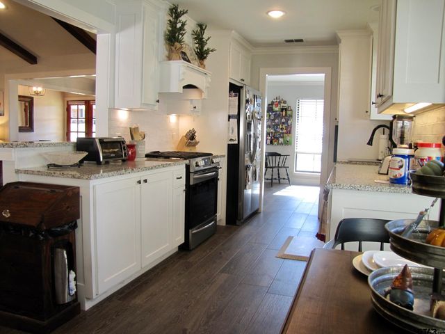 717 Meadow Creek Drive, Tyler, TX 75703