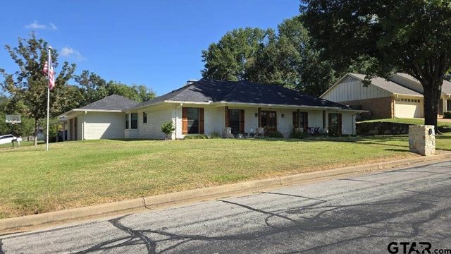 717 Meadow Creek Drive, Tyler, TX 75703