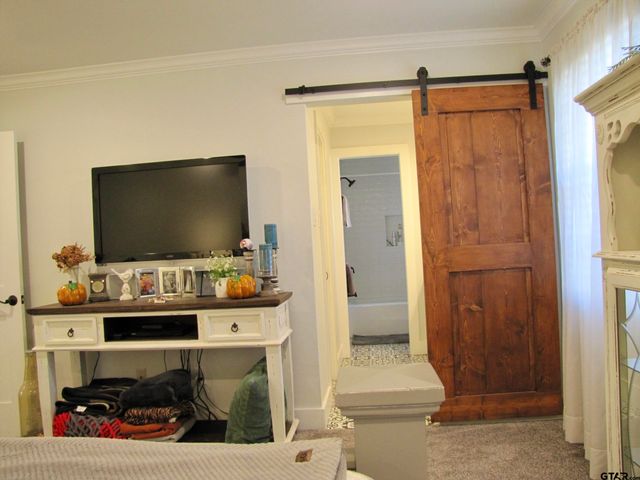 717 Meadow Creek Drive, Tyler, TX 75703