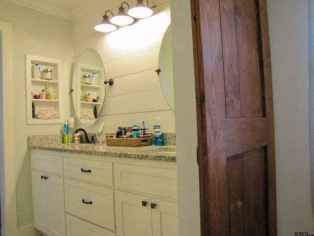 717 Meadow Creek Drive, Tyler, TX 75703