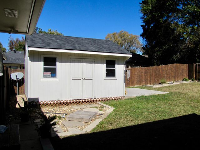 717 Meadow Creek Drive, Tyler, TX 75703