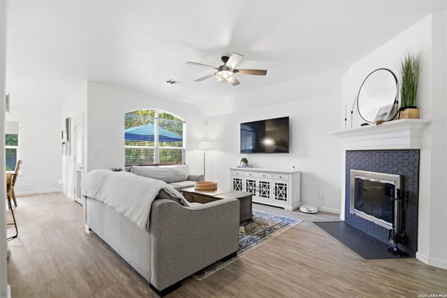 516 THOREAU TRL, Schertz, TX 78154