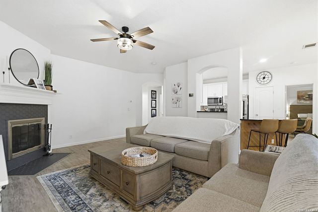 516 THOREAU TRL, Schertz, TX 78154