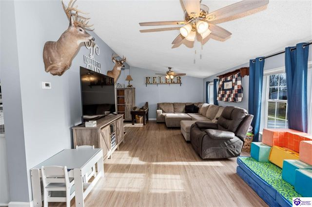 305 Ellen Lane, Brandenburg, KY 40108