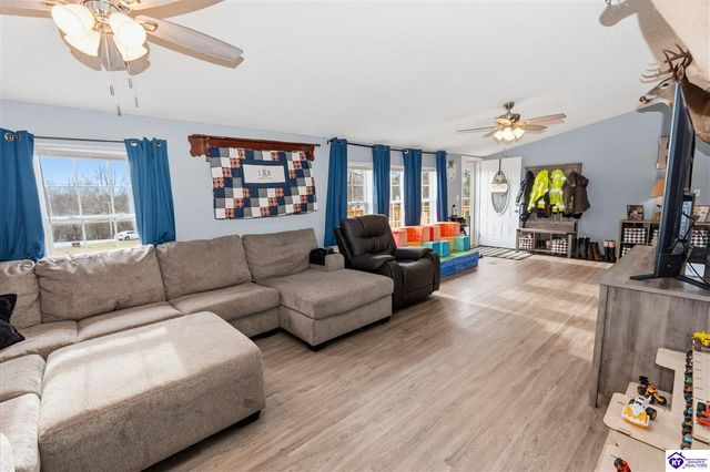 305 Ellen Lane, Brandenburg, KY 40108