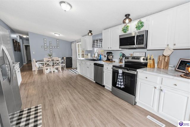 305 Ellen Lane, Brandenburg, KY 40108