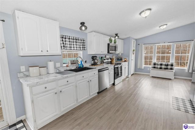 305 Ellen Lane, Brandenburg, KY 40108